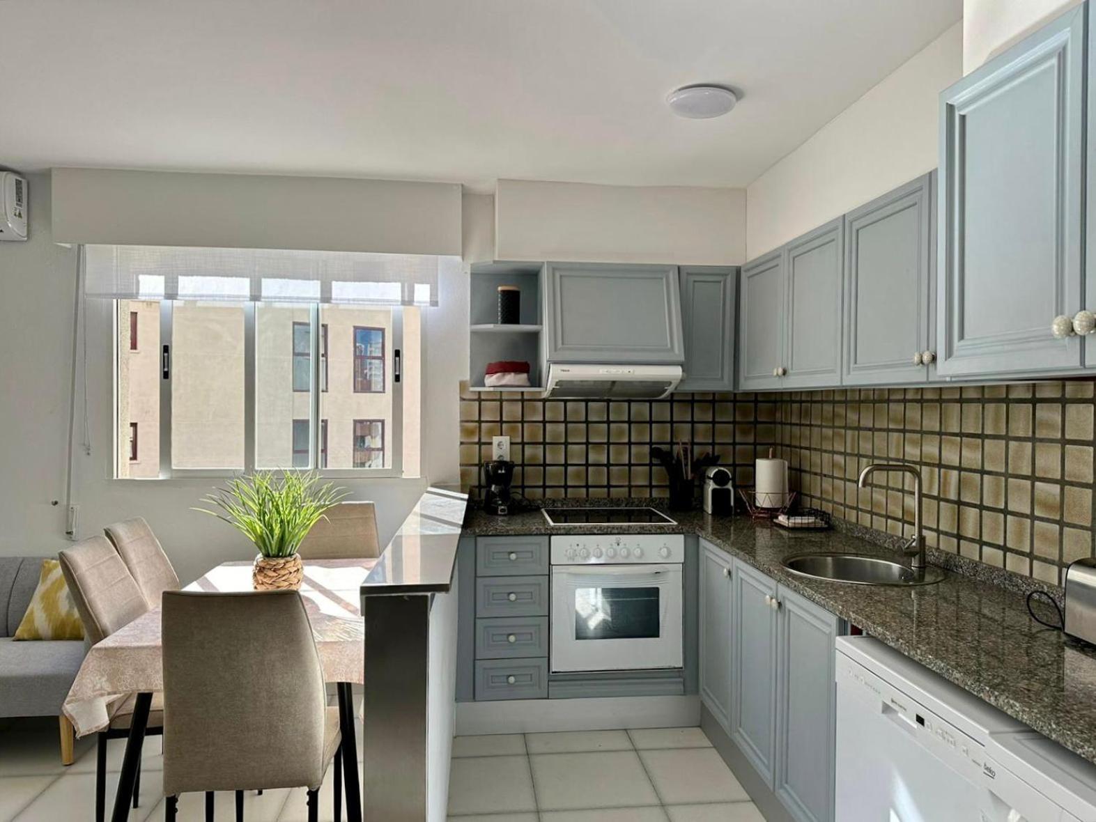 Modern On The With Pool Apartamento *